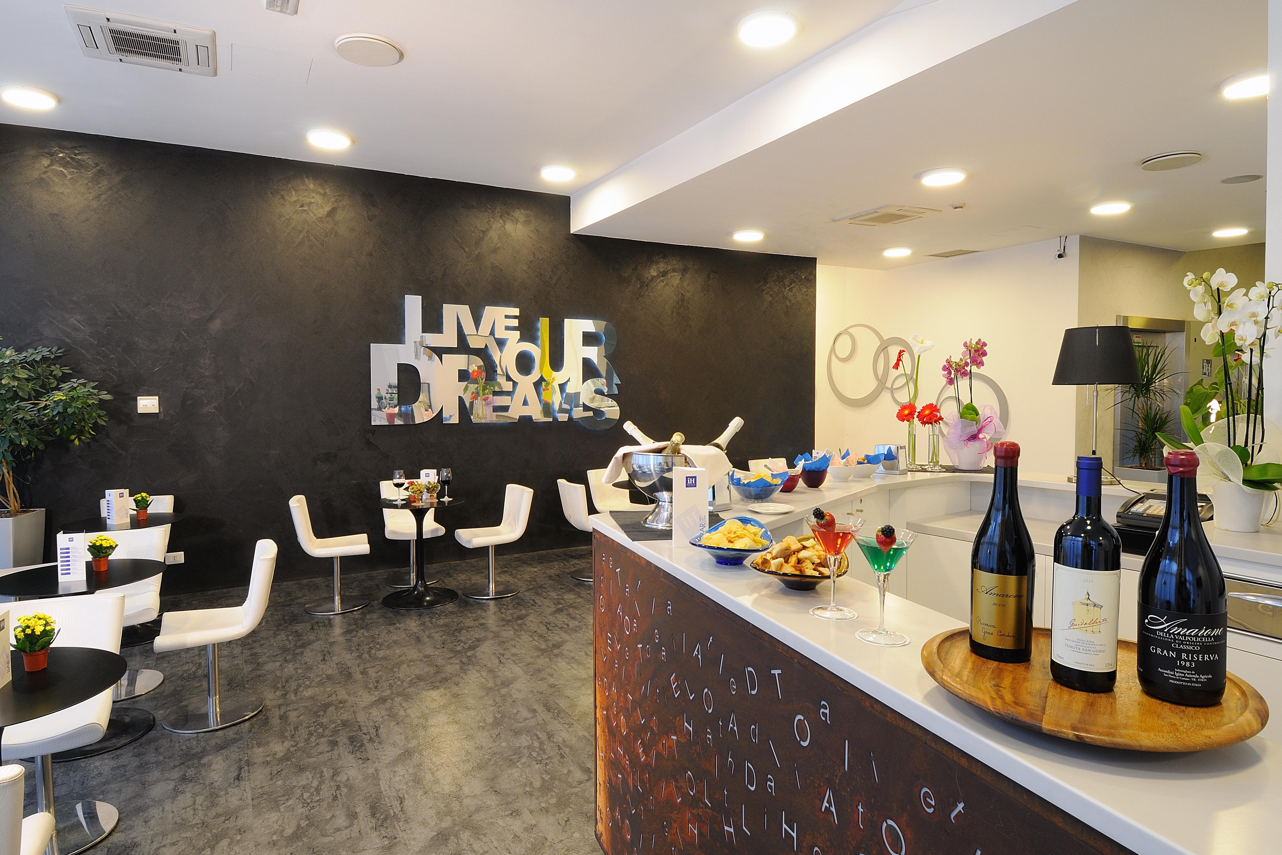 Ih Lorenteggio Hotel