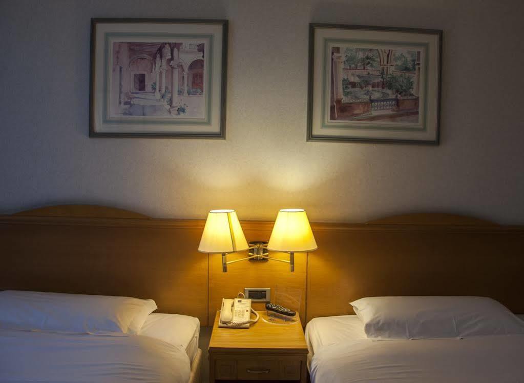Ih Lorenteggio Hotel Milán